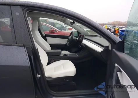 2022 Tesla Model Y Long Range Dual Motor All-Wheel Drive z USA, uszkodzony, nr VIN 7SAYGDEE4NF430216